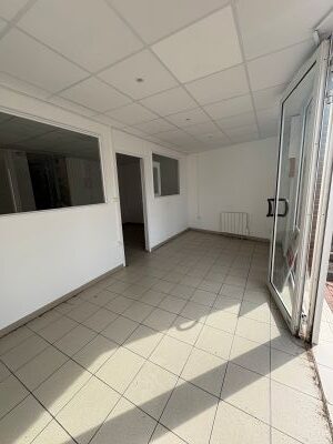 Location local commercial Cuincy 45m2
