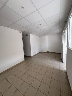 Location local commercial Cuincy 45m2